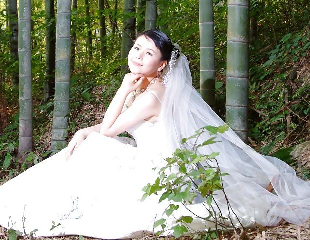 19P Chinese housewife's wedding & misc pictures