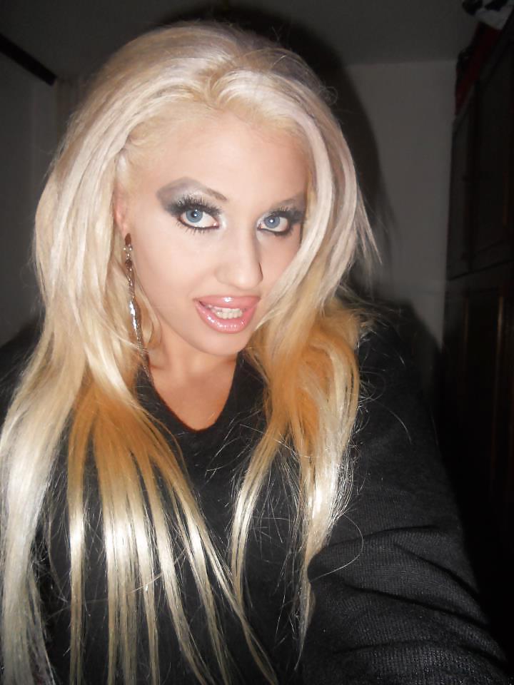 25P Fake lips, high heels, boobs, Bimbo 2