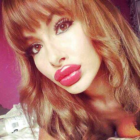 25P Fake lips, high heels, boobs, Bimbo 2