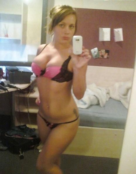 17P Another hot mirror girl