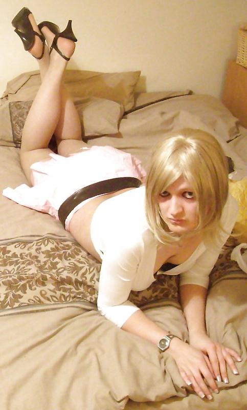16P Cute cheerleader