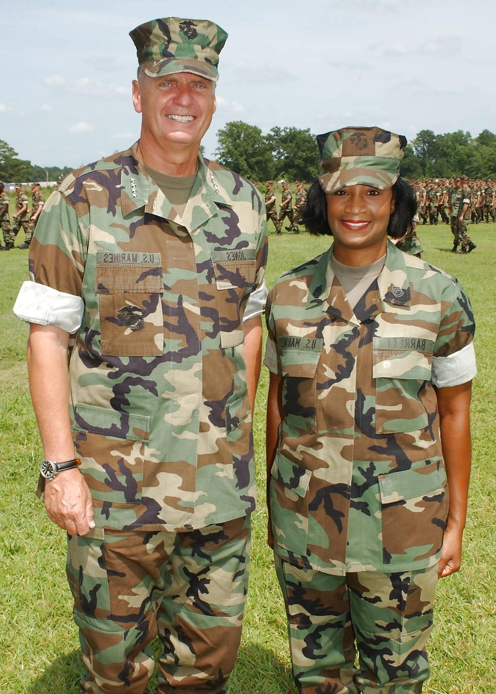 6P WM Marine Master Sergeant Gets Off Showing Her Black Tits