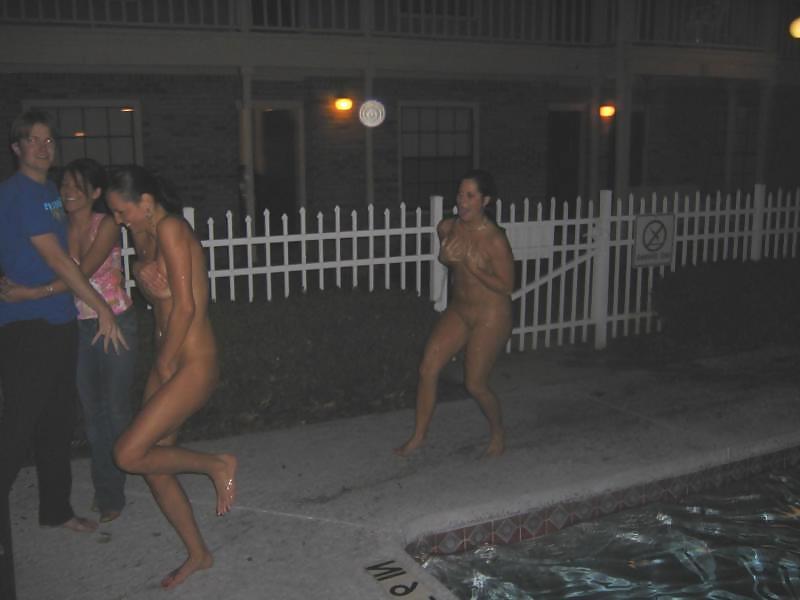 10P PUBLIC NUDE SHOW