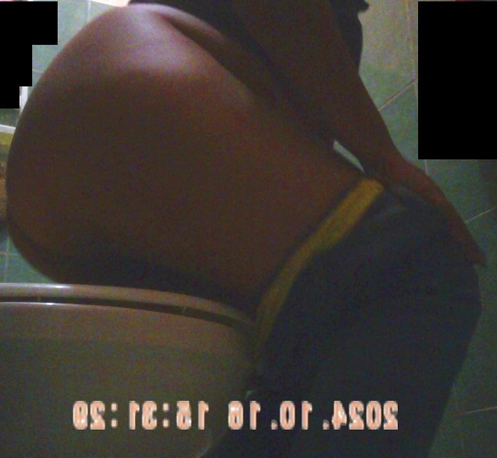 23P Sister Bathroom mi hermana en en bano
