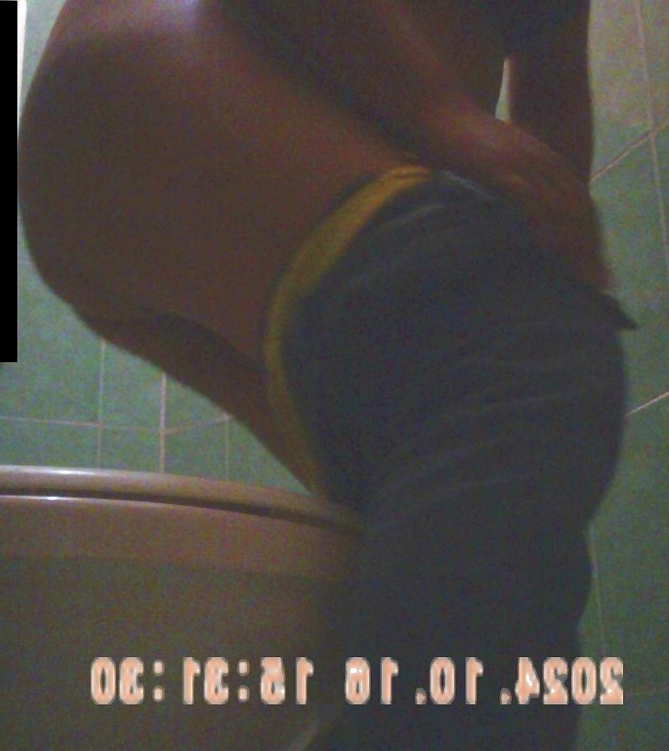23P Sister Bathroom mi hermana en en bano