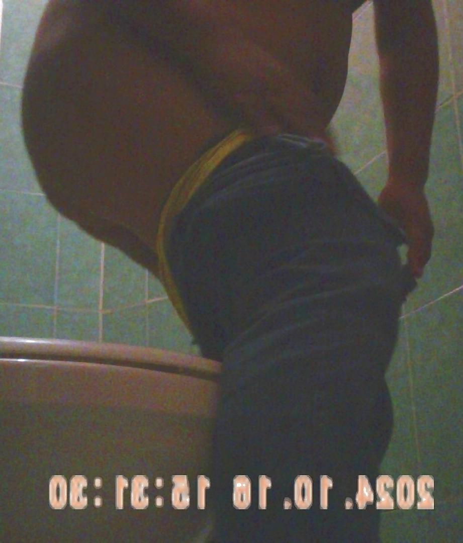 23P Sister Bathroom mi hermana en en bano