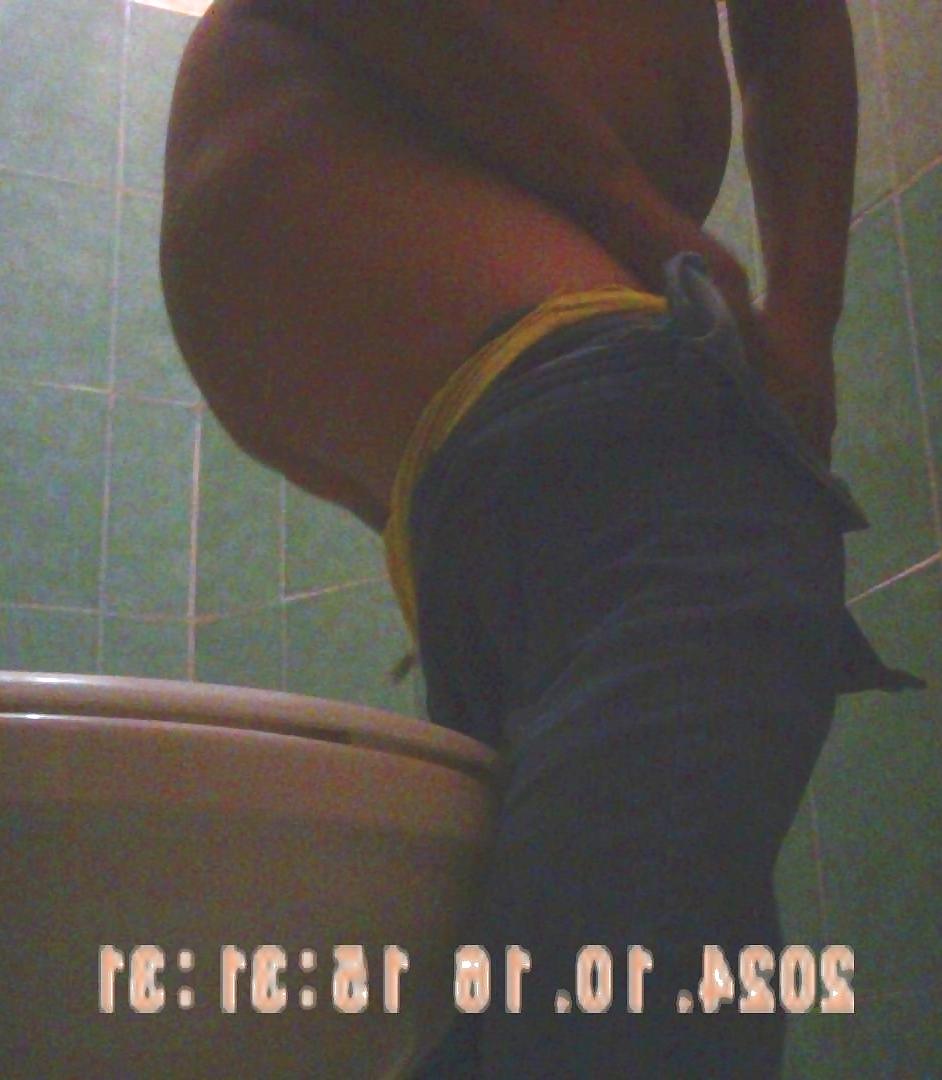 23P Sister Bathroom mi hermana en en bano
