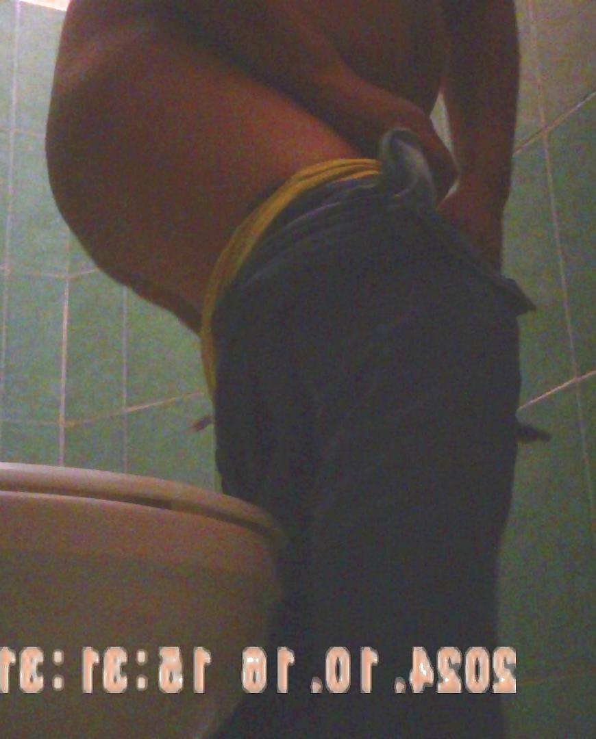 23P Sister Bathroom mi hermana en en bano