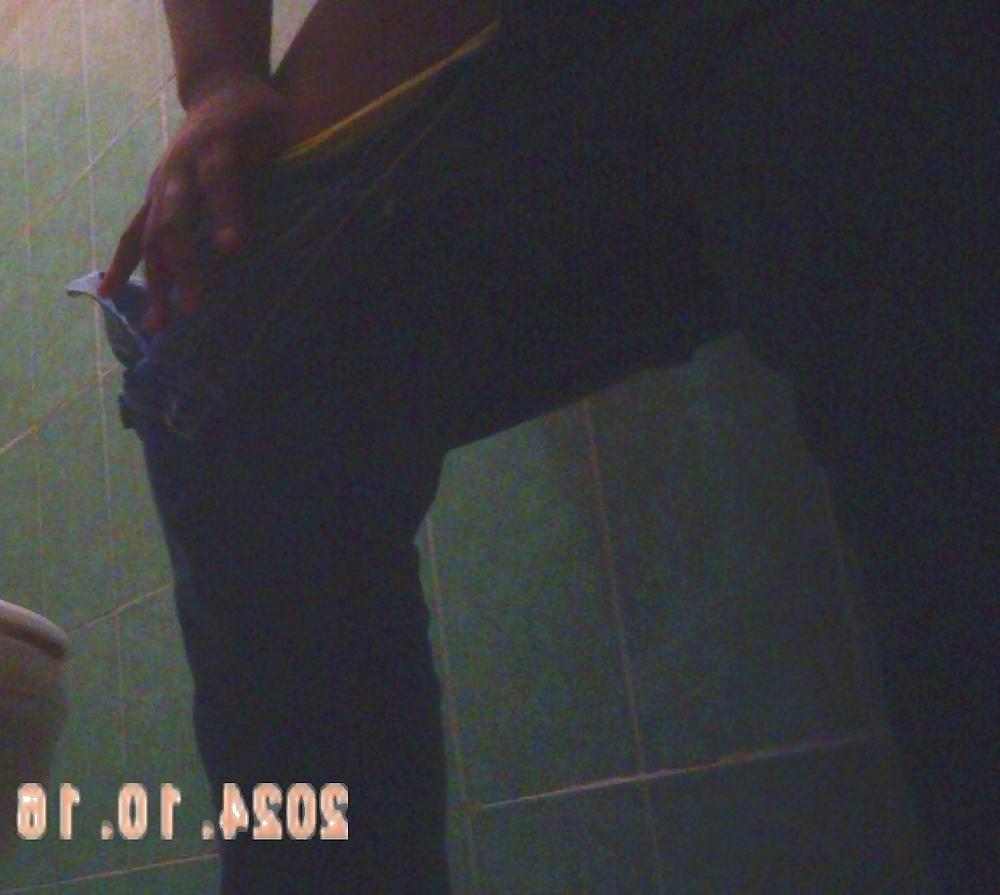 23P Sister Bathroom mi hermana en en bano