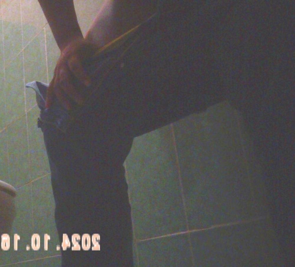 23P Sister Bathroom mi hermana en en bano