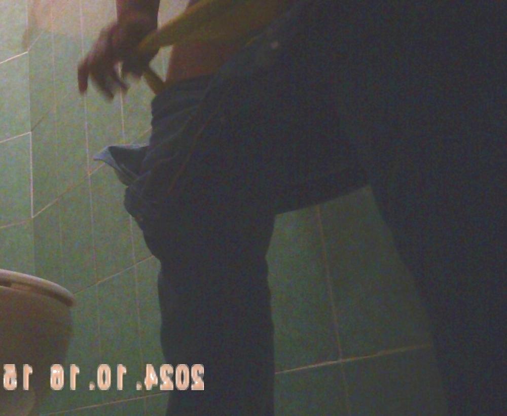 23P Sister Bathroom mi hermana en en bano