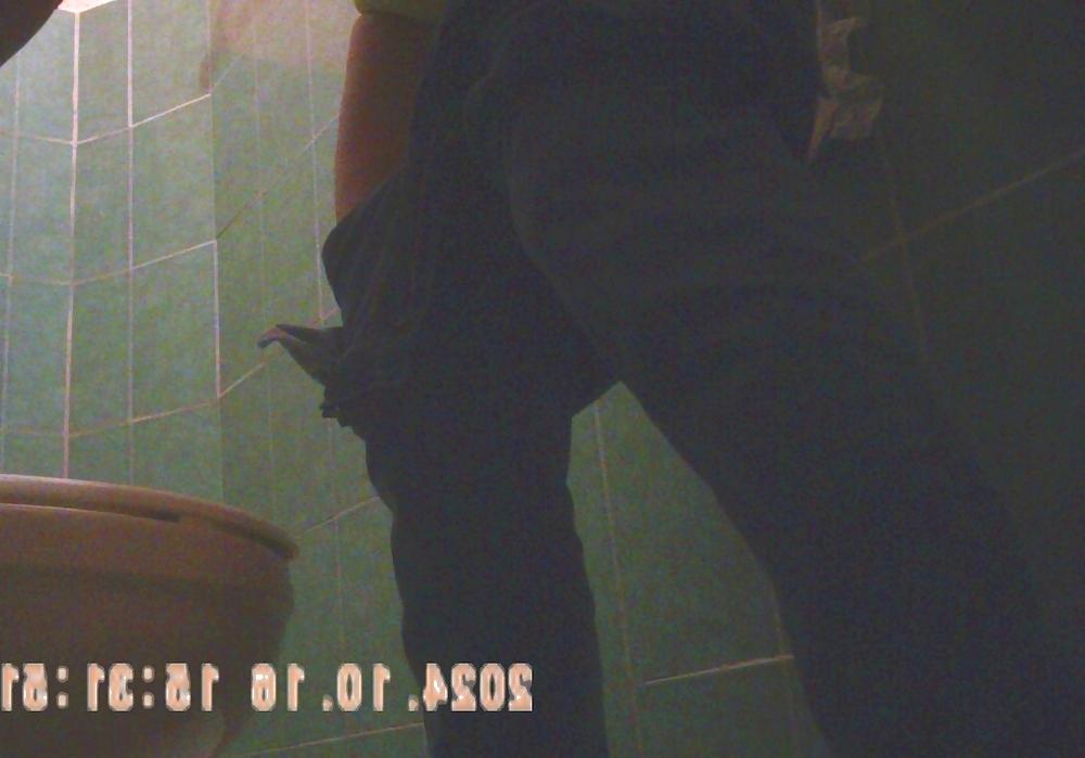 23P Sister Bathroom mi hermana en en bano