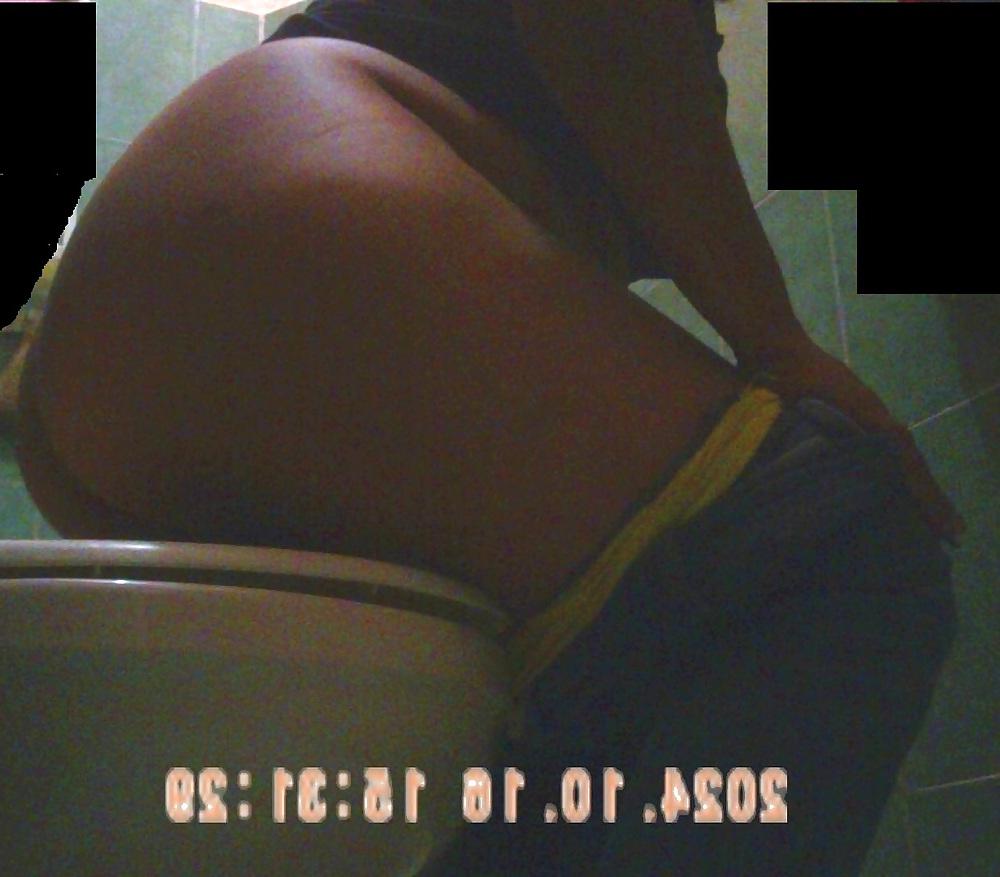23P Sister Bathroom mi hermana en en bano