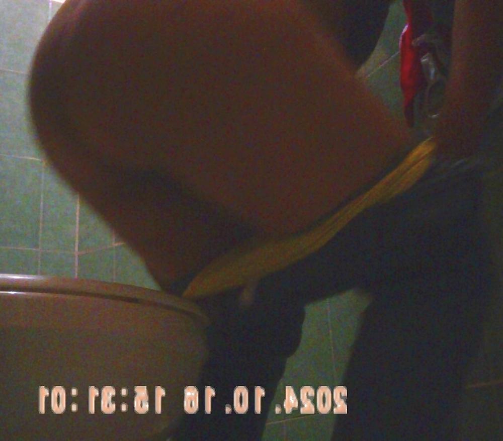 23P Sister Bathroom mi hermana en en bano