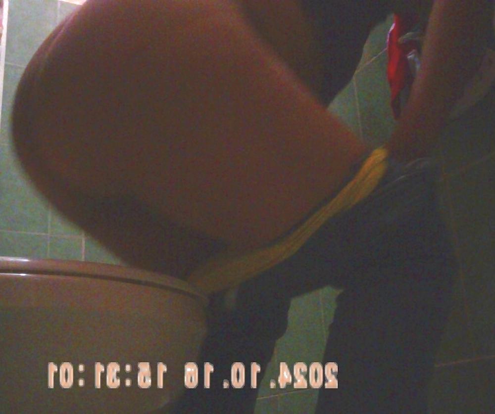 23P Sister Bathroom mi hermana en en bano