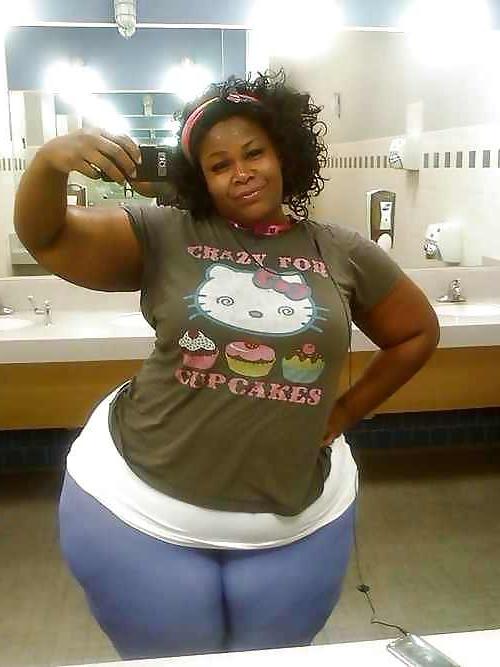 25P Damn thick ass bitch!