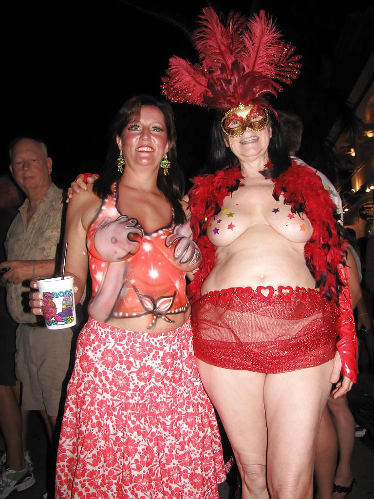 25P Hottest Milfs & Grannies From Fantasy Fest