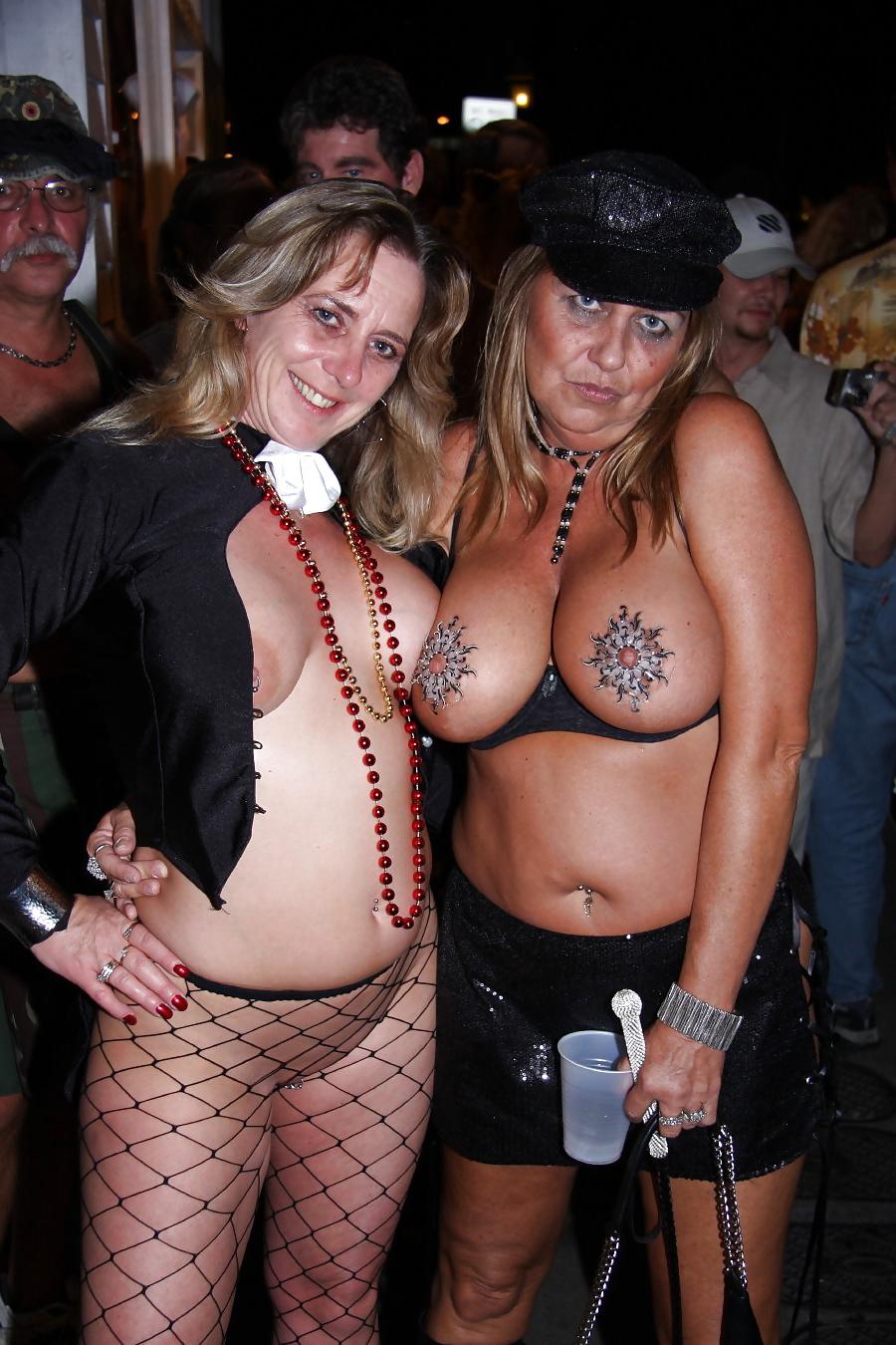 25P Hottest Milfs & Grannies From Fantasy Fest
