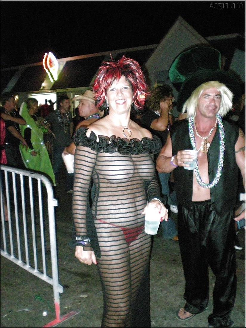 25P Hottest Milfs & Grannies From Fantasy Fest