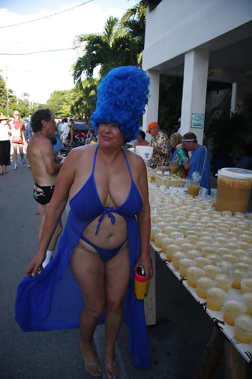 25P Hottest Milfs & Grannies From Fantasy Fest