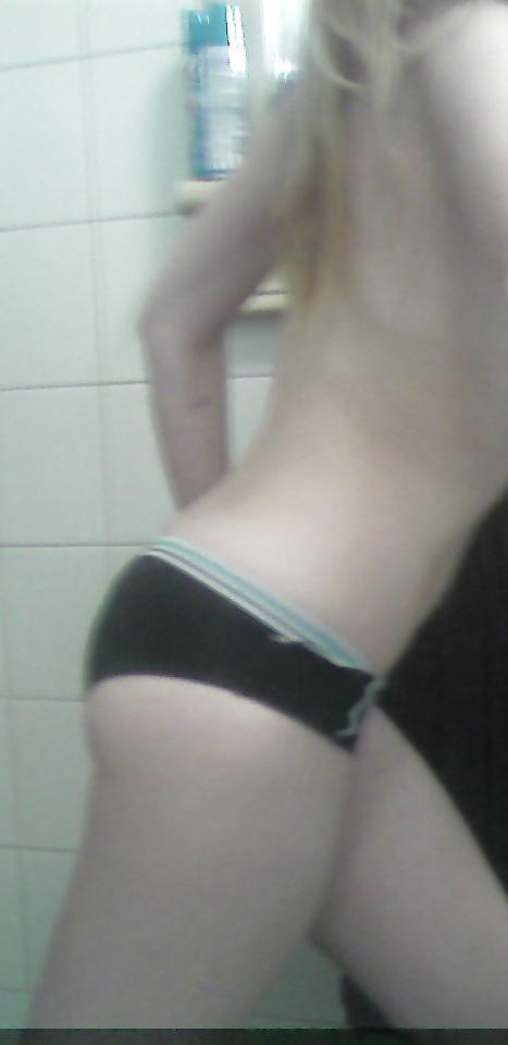 5P Girl playing in the bathroom