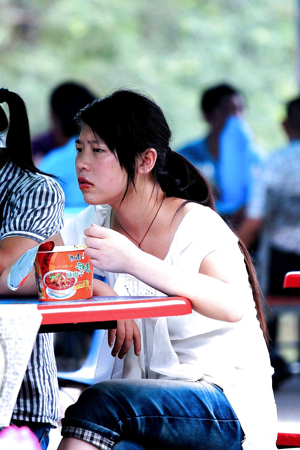 25P Candid Hairy Armpit Photography in China.