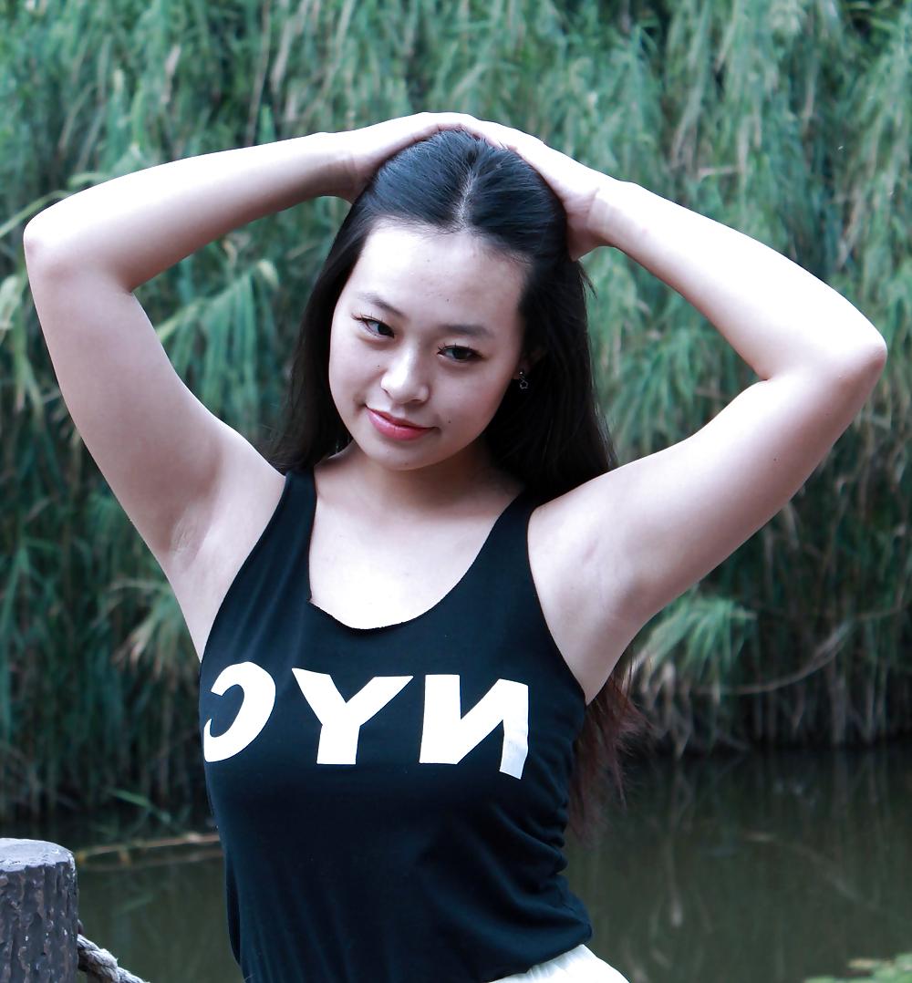 25P Candid Hairy Armpit Photography in China.