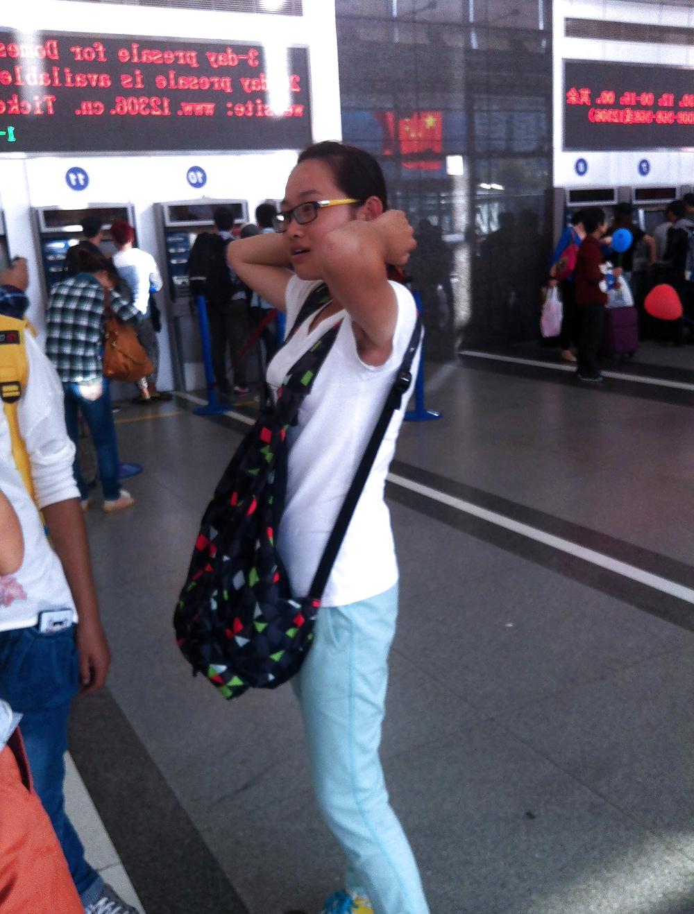 25P Candid Hairy Armpit Photography in China.
