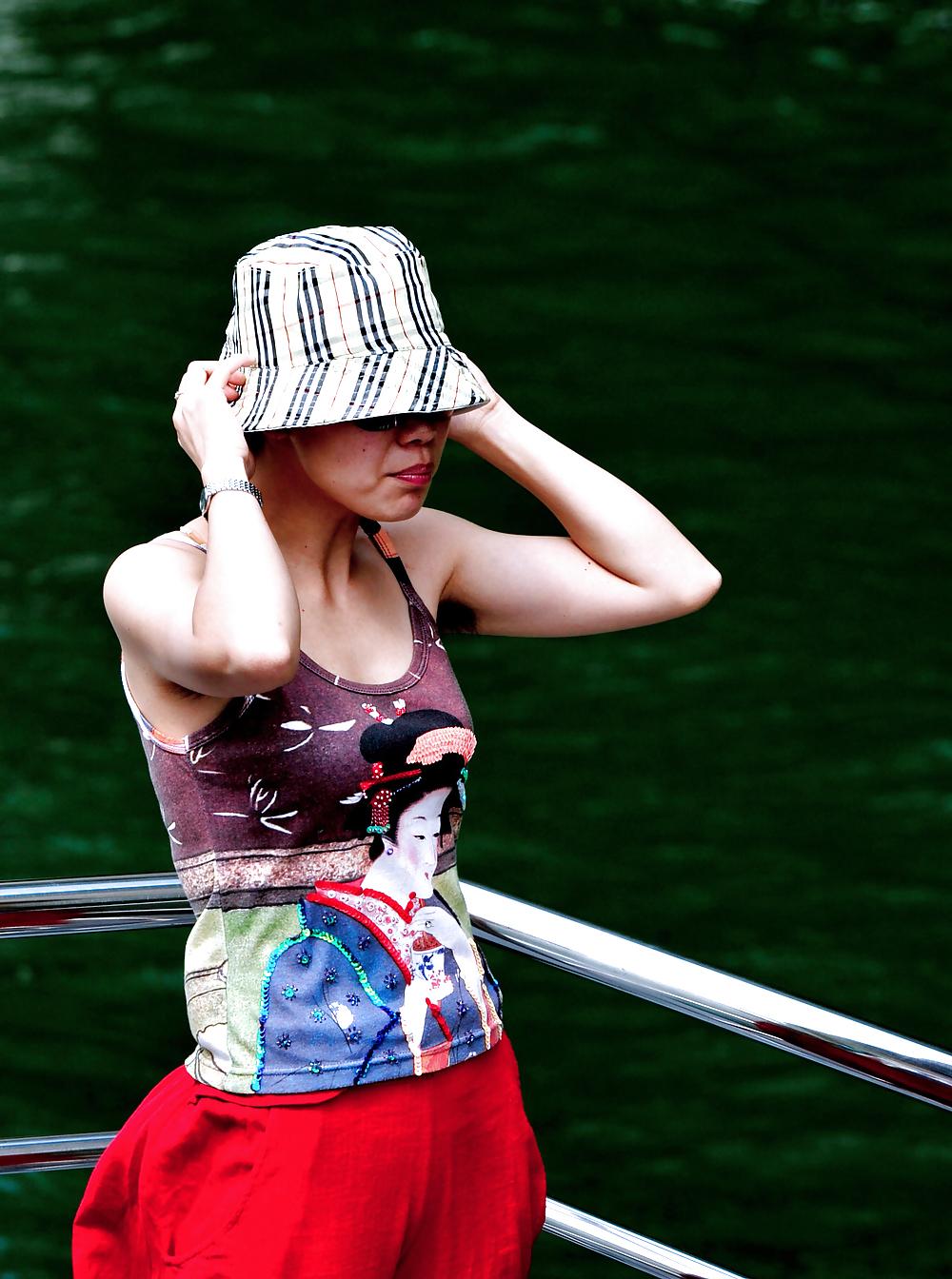 25P Candid Hairy Armpit Photography in China.