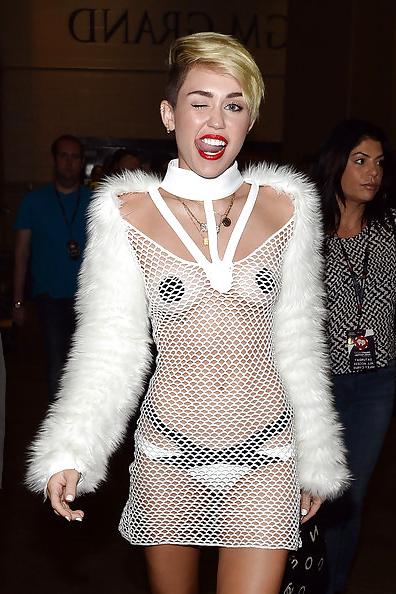 8P MILEY CYRUS LOOKIN THICK AS HELL! REAL OR FAKE