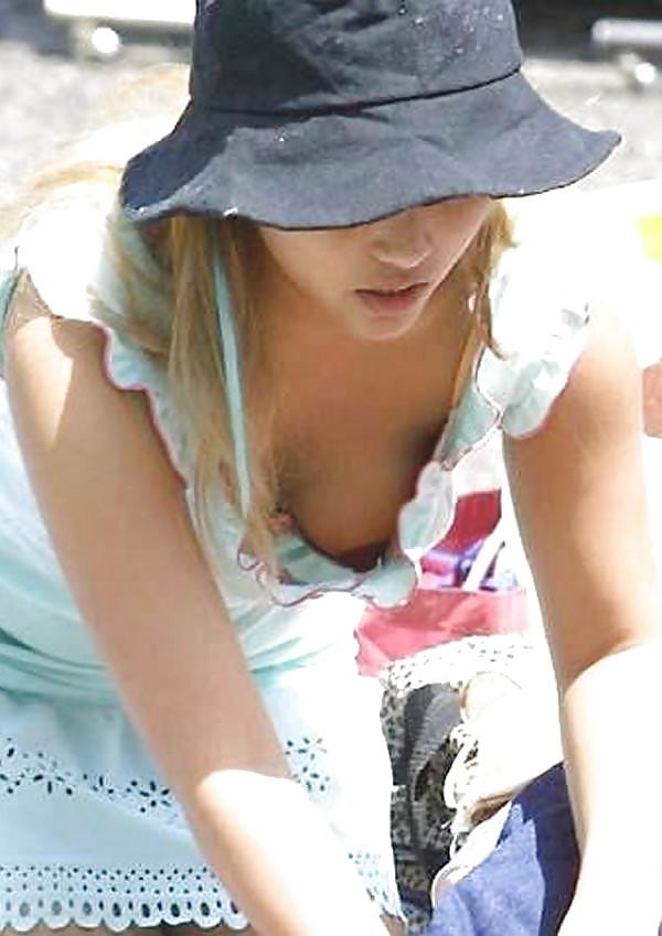 25P Beautiful Nipslip 13 by Voyeur TROC