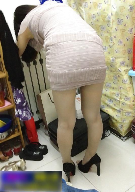25P Chinese girl gives blowjob