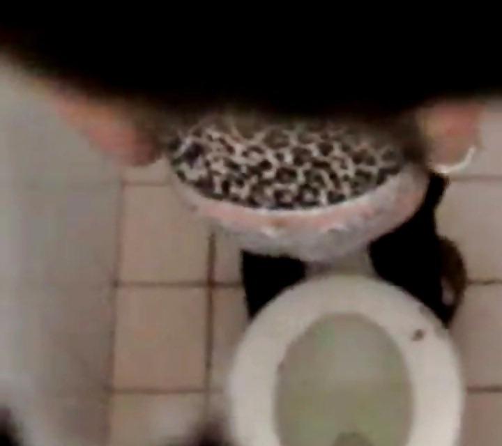 8P Spy Bathroom Girl 10