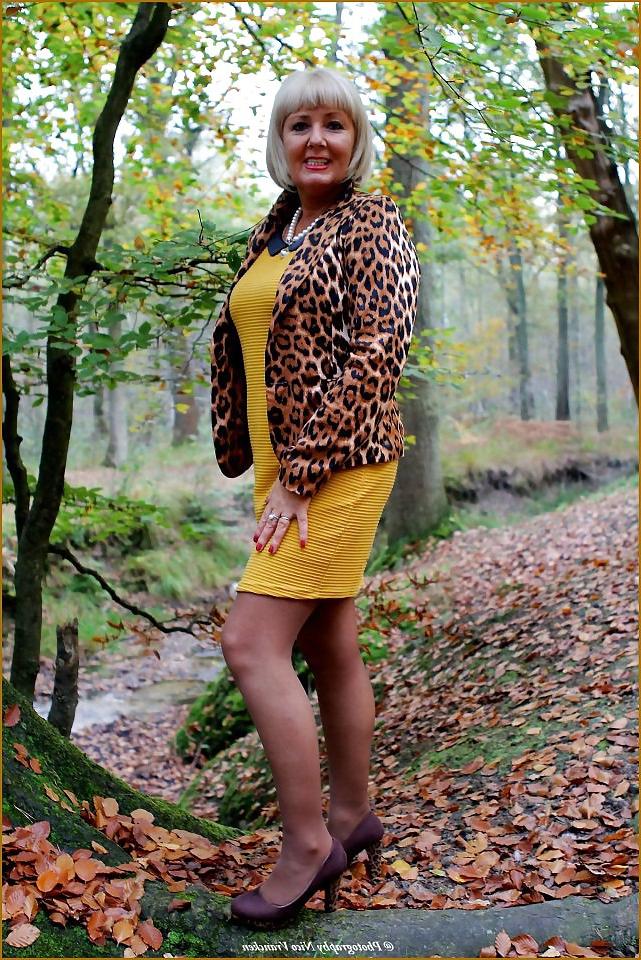 25P GLAMOUR SEXY GRANNY NASTY POSING 