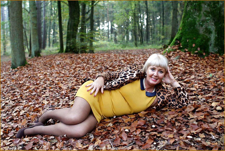 25P GLAMOUR SEXY GRANNY NASTY POSING 