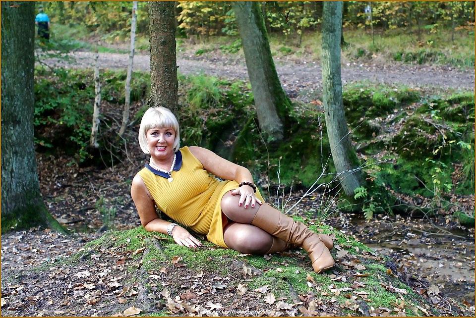 25P GLAMOUR SEXY GRANNY NASTY POSING 
