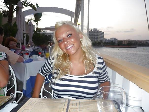 25P Uk huge tits bimbo slag ZOE