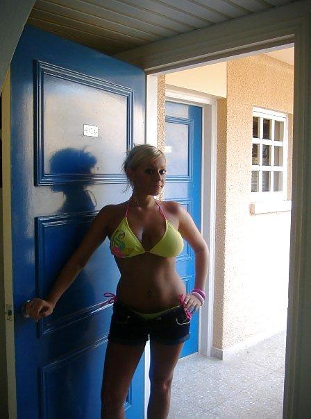 25P Uk huge tits bimbo slag ZOE
