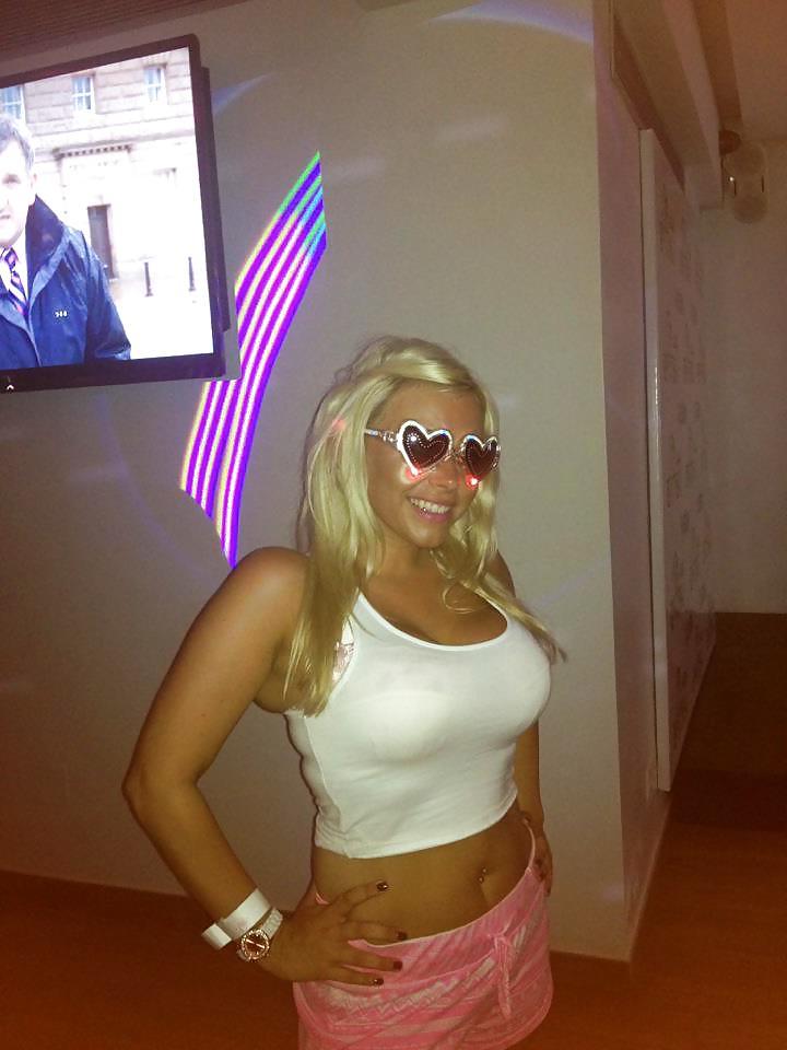 25P Uk huge tits bimbo slag ZOE
