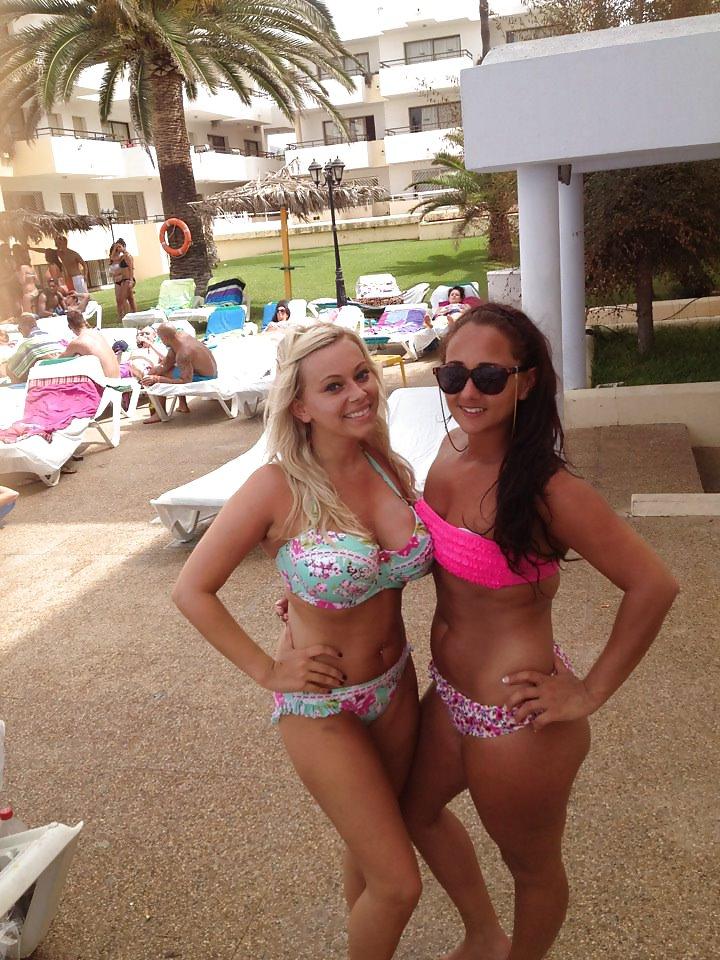 25P Uk huge tits bimbo slag ZOE