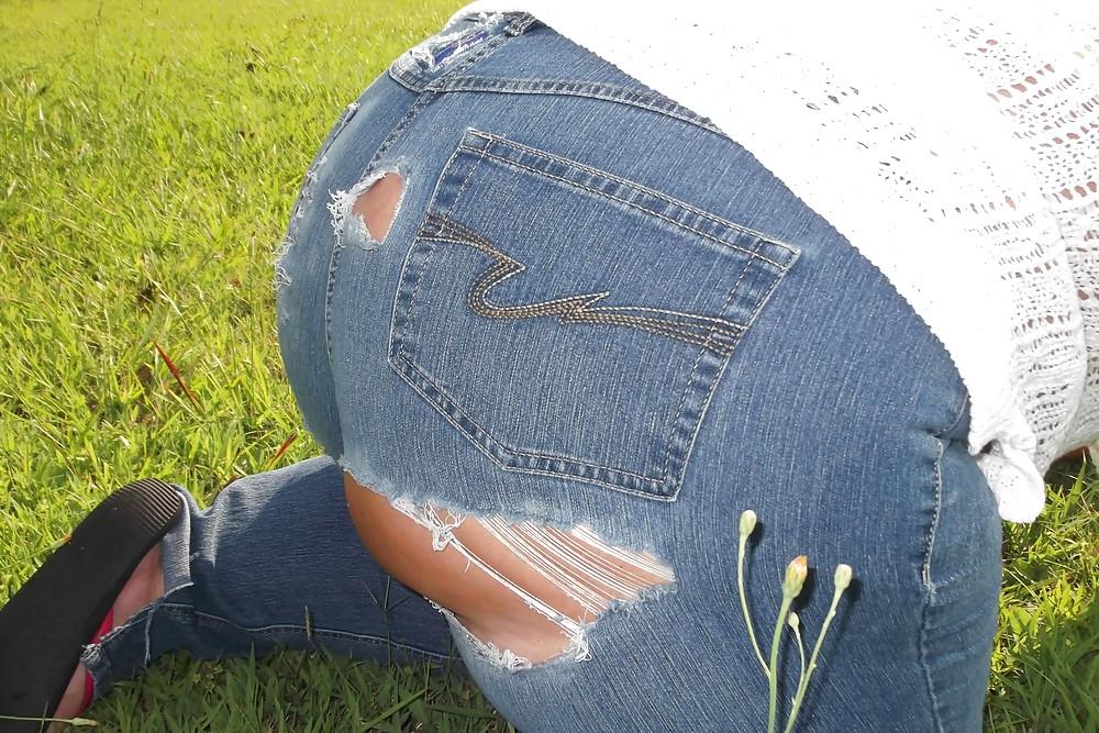 17P Tight jean bbw