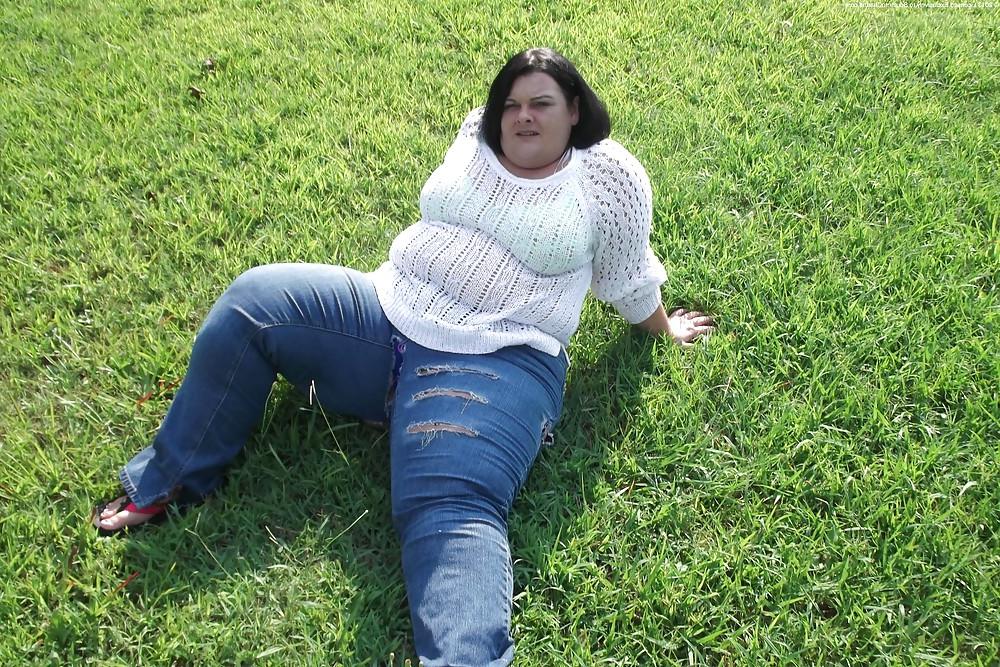 17P Tight jean bbw