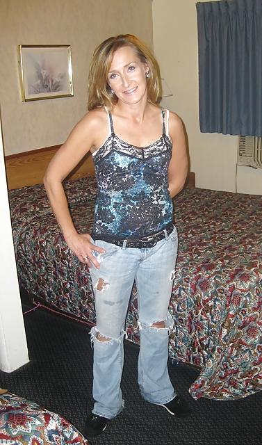 11P Milf I met online who likes 2 be tied up