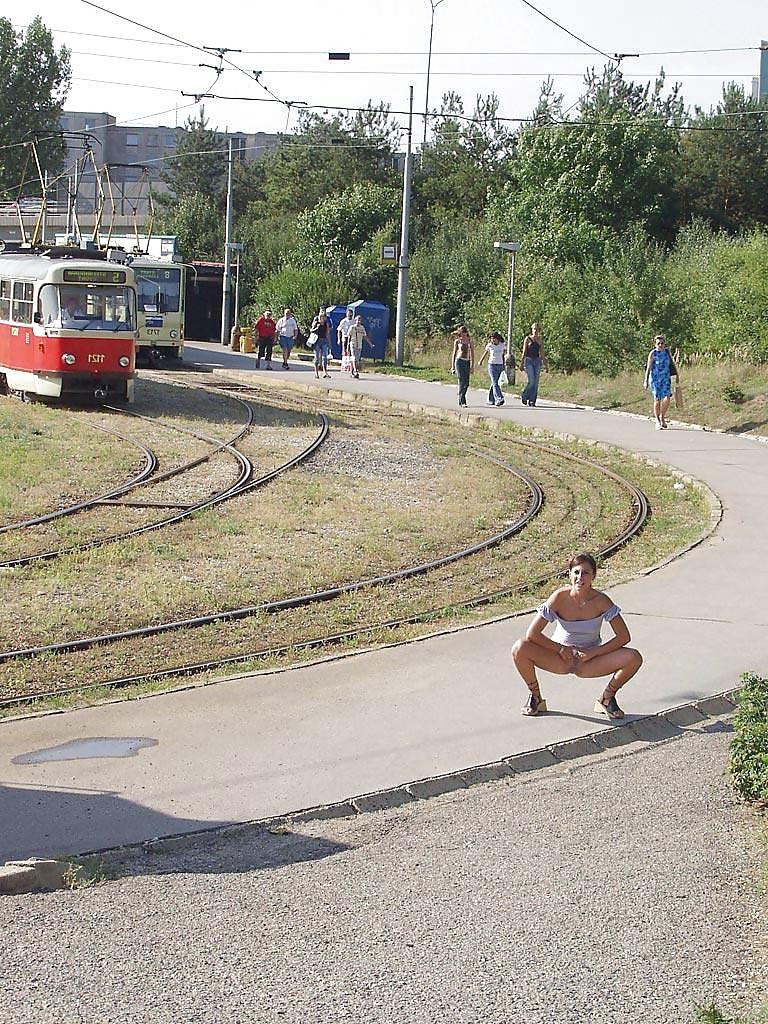 25P Public nude girl