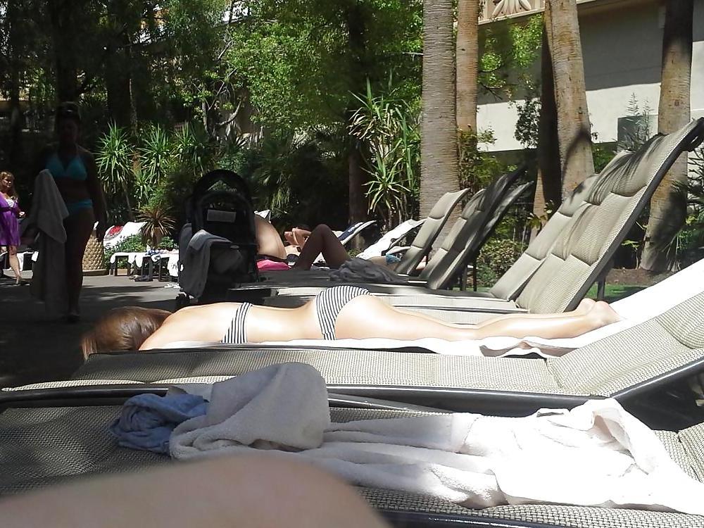 9P Candid Las Vegas Legs