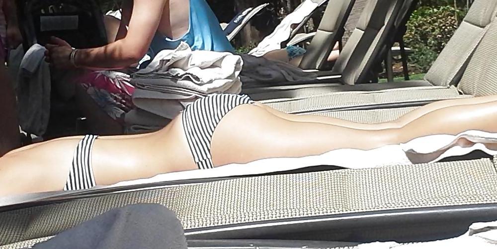 9P Candid Las Vegas Legs