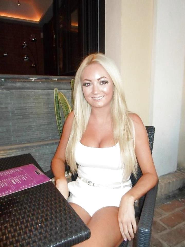 25P Uk bimbo fuckpig LAURA