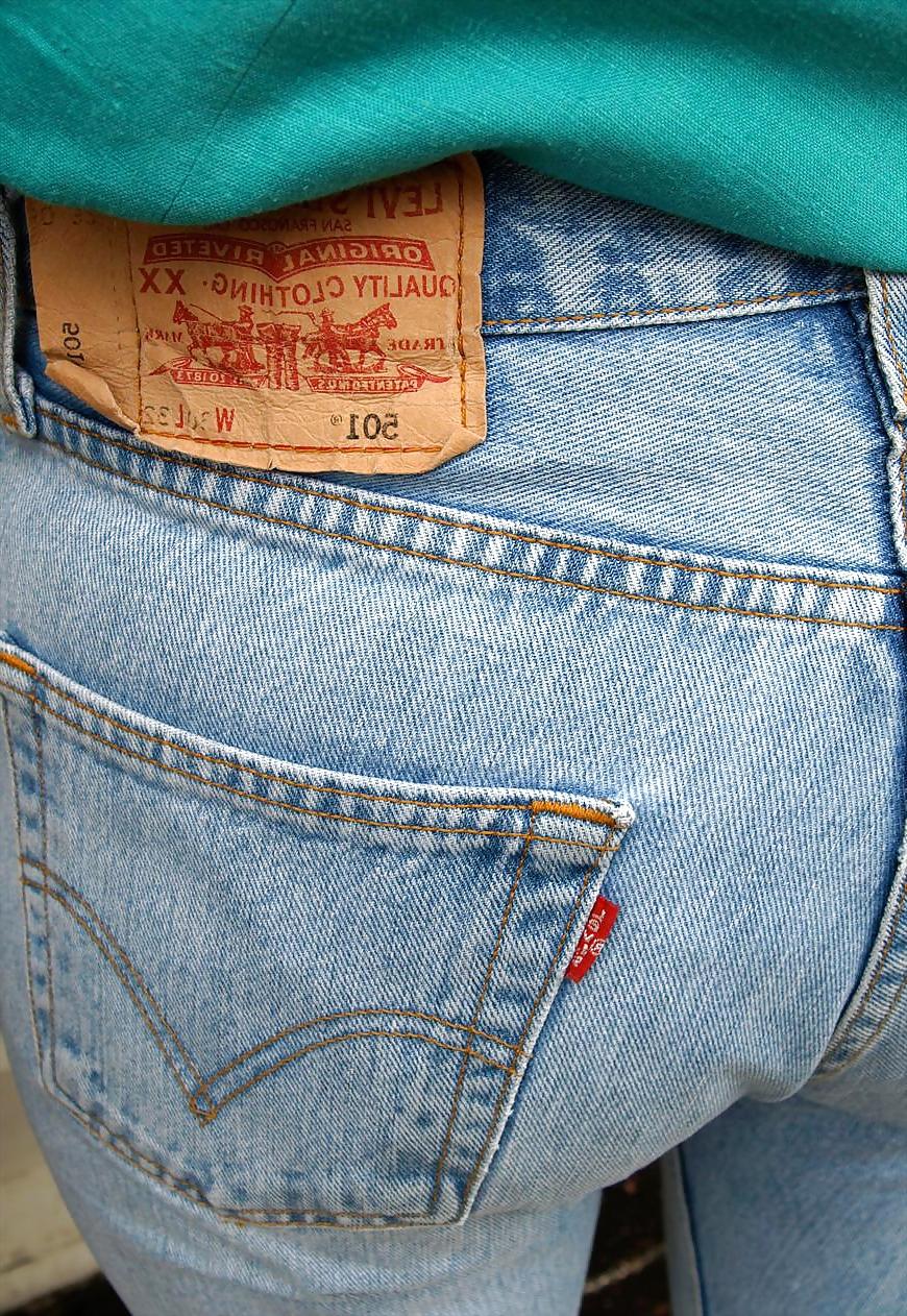 25P Girl in Levis Jeans