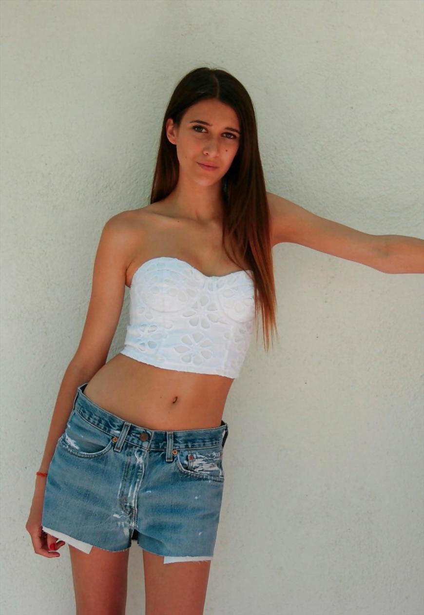 25P Girl in Levis Jeans