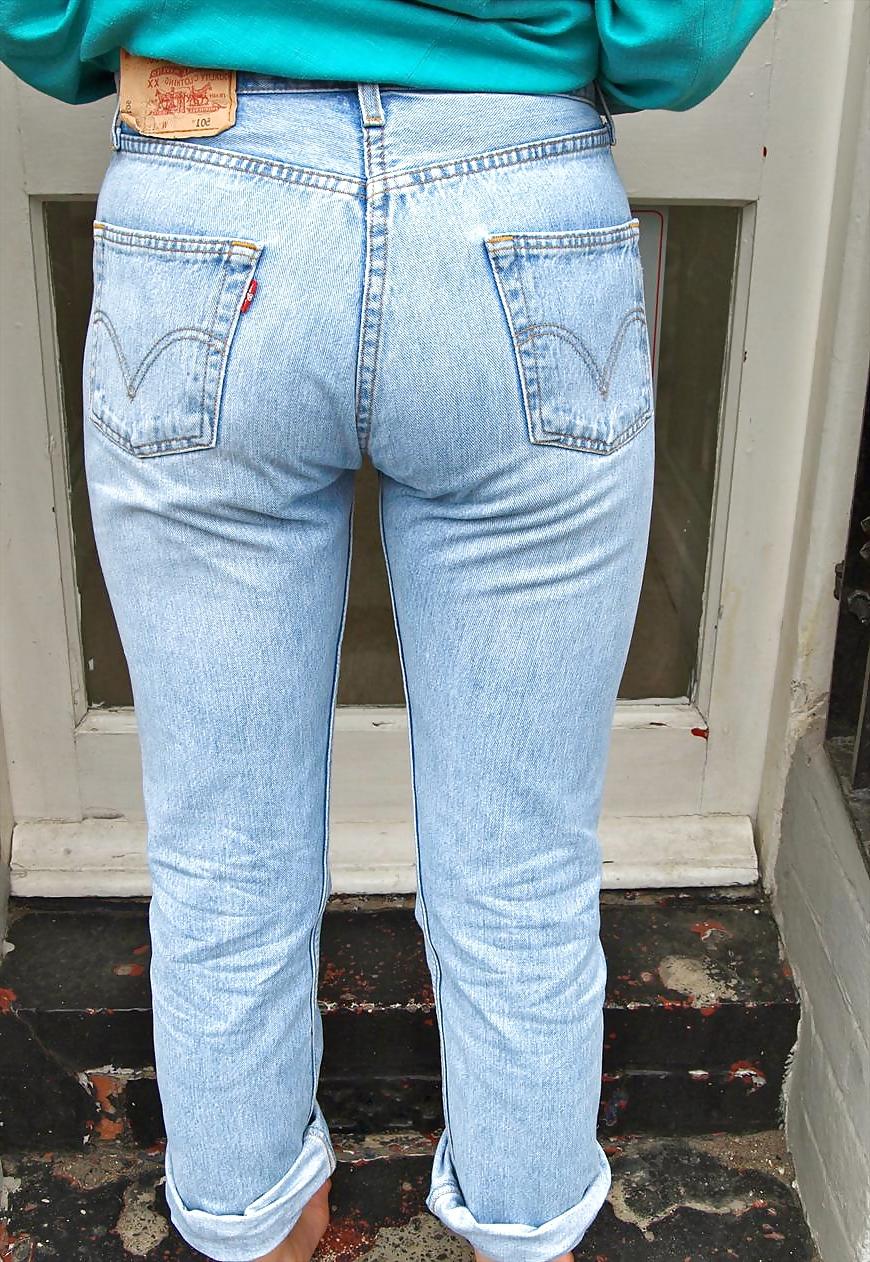 25P Girl in Levis Jeans